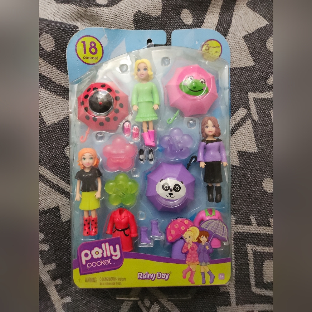 2008 Mattel Polly Pocket Rainy Day w/ Polly, Lila, & Lea Dolls / 18 Pieces